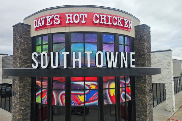 DavesHotChicken_Vinyl_WindowFilm_Exterior (1)